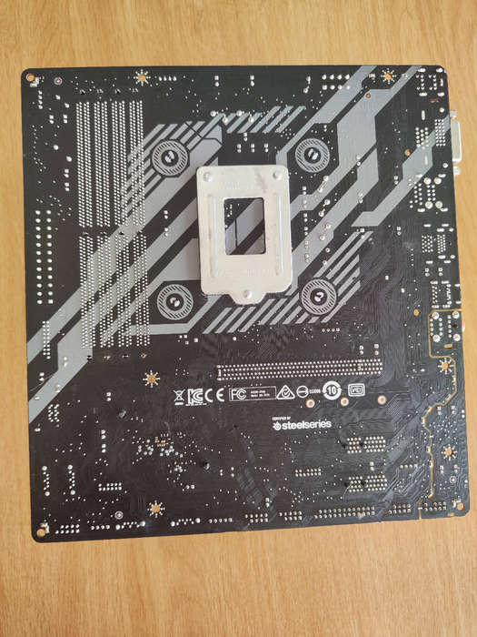 Intel Core I3 up to 3.9GHz **MSI B250M Bazooka**8GB DDR4 Ram