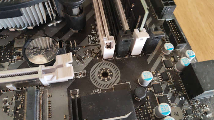 Intel Core I3 up to 3.9GHz **MSI B250M Bazooka**8GB DDR4 Ram