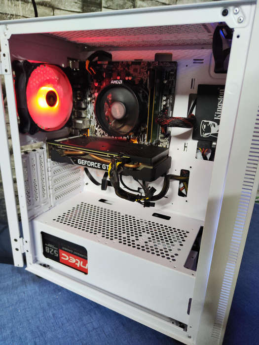Ryzen 7 Gaming PC**RTX2060 Super 8GB Graphics**16GB Ram**500GB SSD**