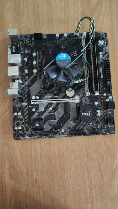 Intel Core I3 up to 3.9GHz **MSI B250M Bazooka**8GB DDR4 Ram