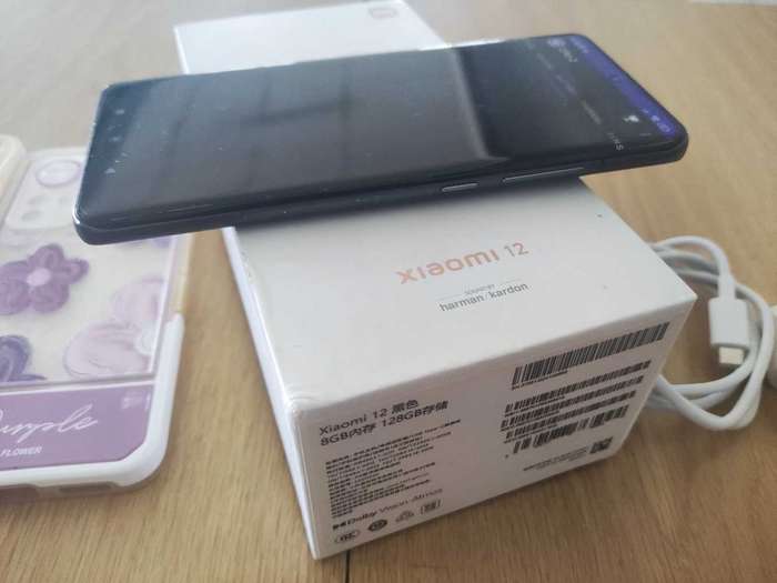 Xiaomi 12 / MI 12 ** 8GB** 128GB**Snapdragon 8 gen 1