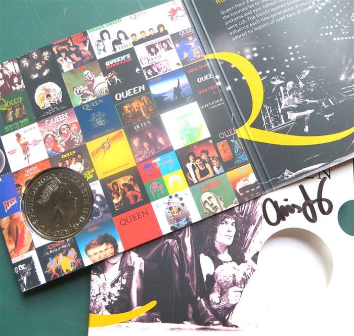 The Royal Mint 5 Pounds - Rock Band - Queen - signed by Coin designer Chris Facey