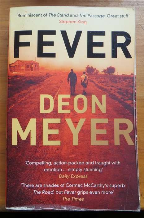 Deon Meyer - Fever - foxing present