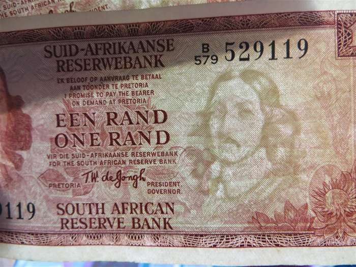 2 x T.W De Jongh R1 Note B579 Consecutive Numbers