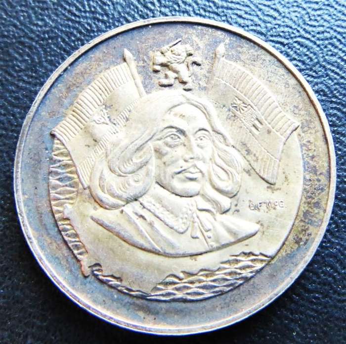 1952 Jan Van Riebeeck Silver 17.1gr Tercentenary Comemmorative Medallion in Box
