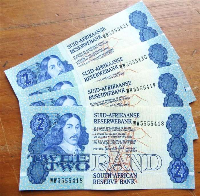 4 x GPC De Kock Replacement Consecutive R2 notes WW Prefix - Bid per Note