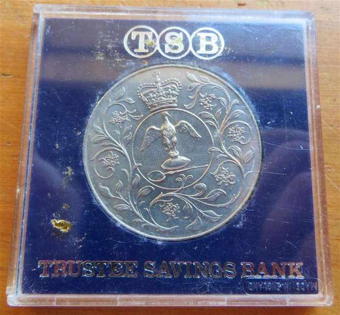 1952-1977 QEII Silver Jubilee Commemorative Crown in Capsule