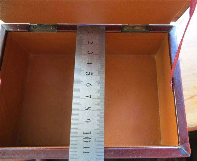 Vintage Box with Coat of Arms - 110mm x 165mm