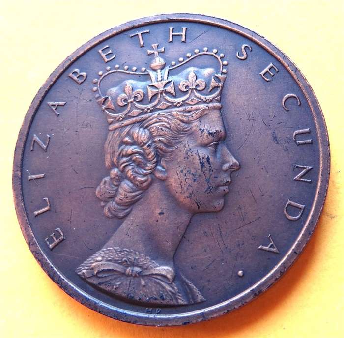Queen Elizabeth Coronation - Secunda -  Medallion