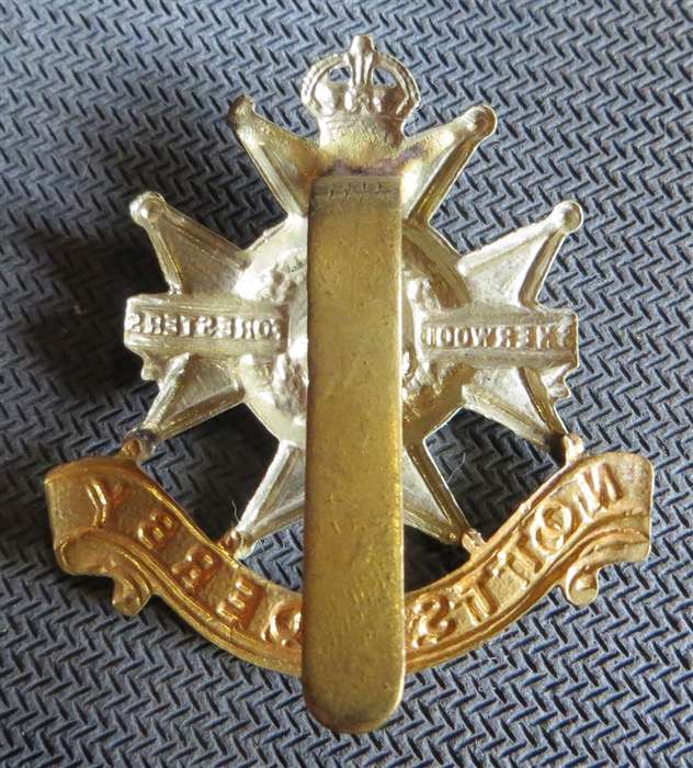 Notts & Derby Slider type Cap badge