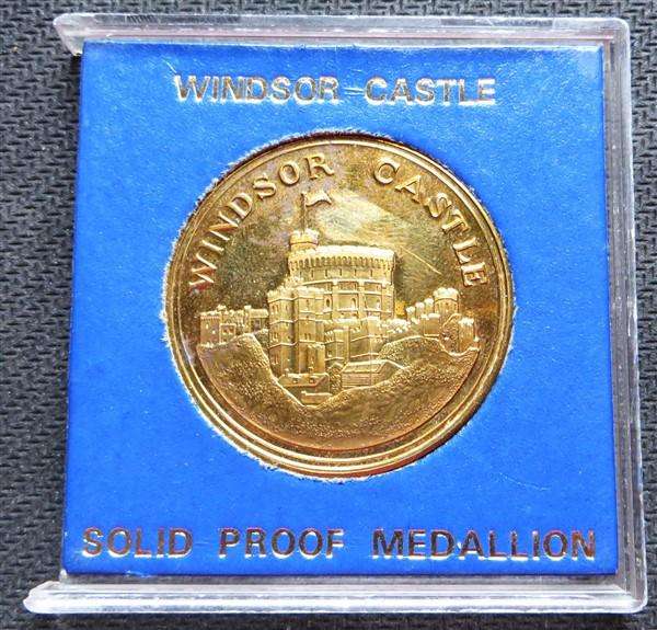 GB Windsor Castle Medallion in Holder - The White Lion of Mortimer