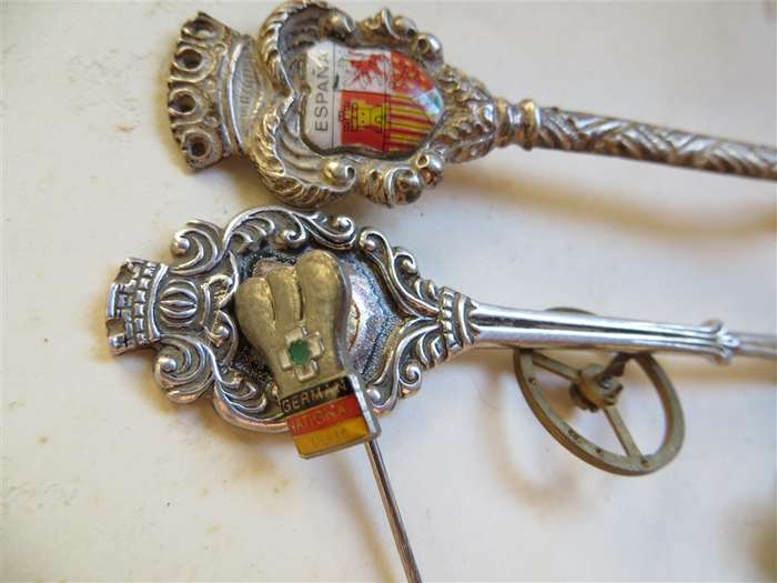 Silver Hallmarked Collar + unknown spoons ,Buttons,Parts -  1 Bid for All