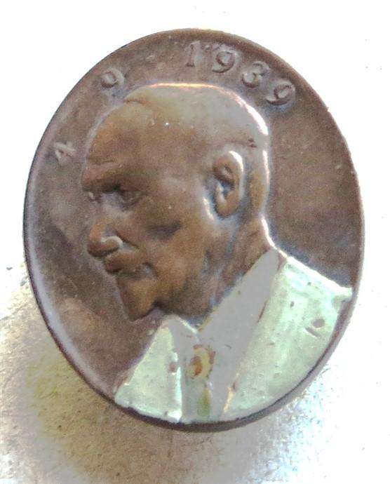 1939 Jan Smuts Button Hole / Lapel Badge