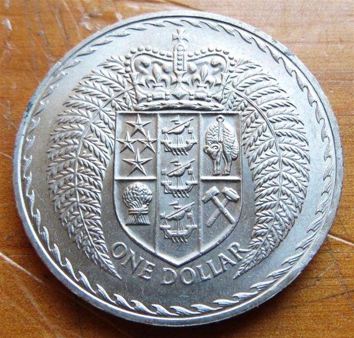 1967 Commemorative New Zealand 1 Dollar Coin - Crown Size