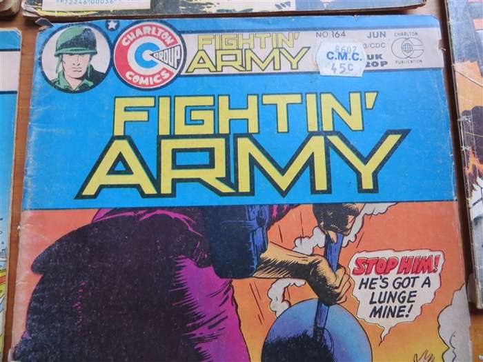 5 x Charlton Comics - Fightin Army / 5 / Marines Comics