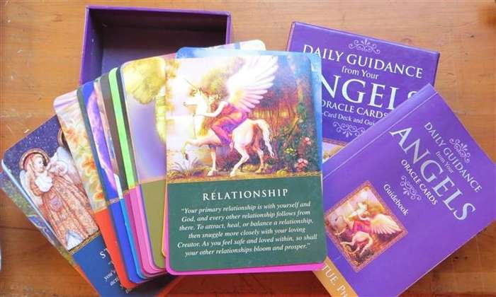 Daily Guidance from your Angels - Oracle Cards + Book /Guide + Box - Doreen Virtue