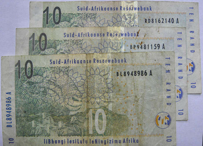 RSA notes: VF grade 4 x Gill Marcus R10 notes, BL89xxA 2009 1st . Bid per note.