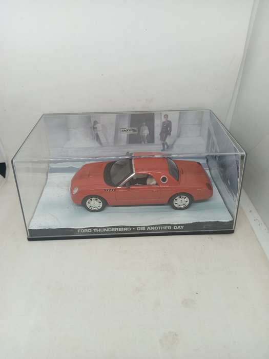 007 Ford Thunderbird - Die another day - scale 1/43. Sealed. With Book