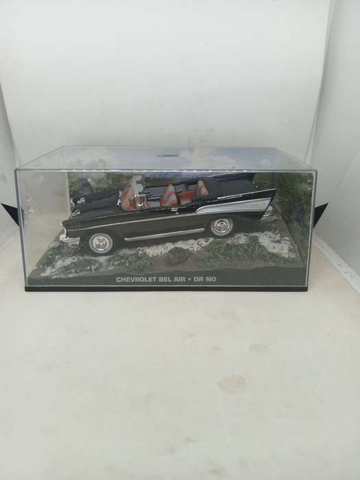 007 Chevrolet Bel Air - Dr No - scale 1/43. Sealed. With Book