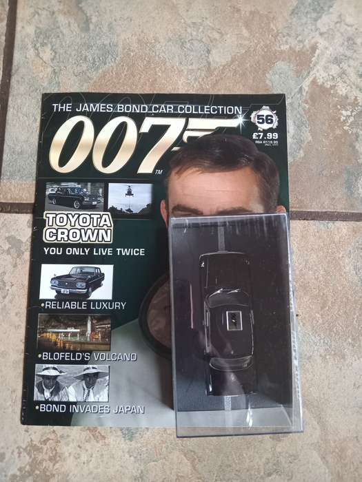 007 Toyota Crown - You only life Twice - scale 1/43. Sealed. With Book
