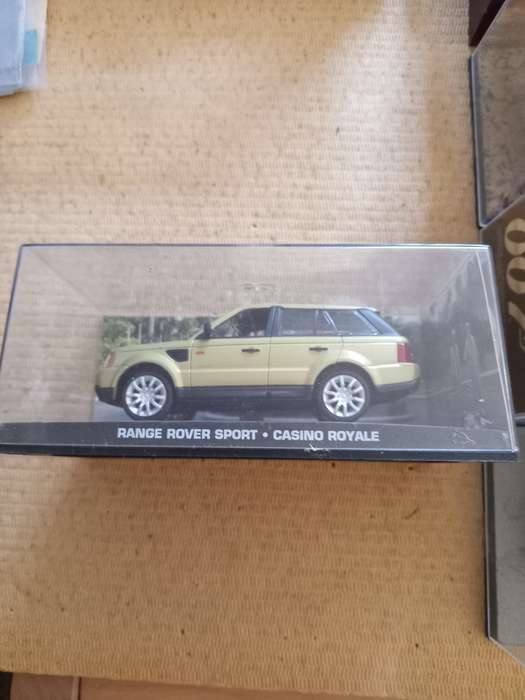 007 Land Rover Sport - Casino Royale -  scale 1/43. Sealed with book