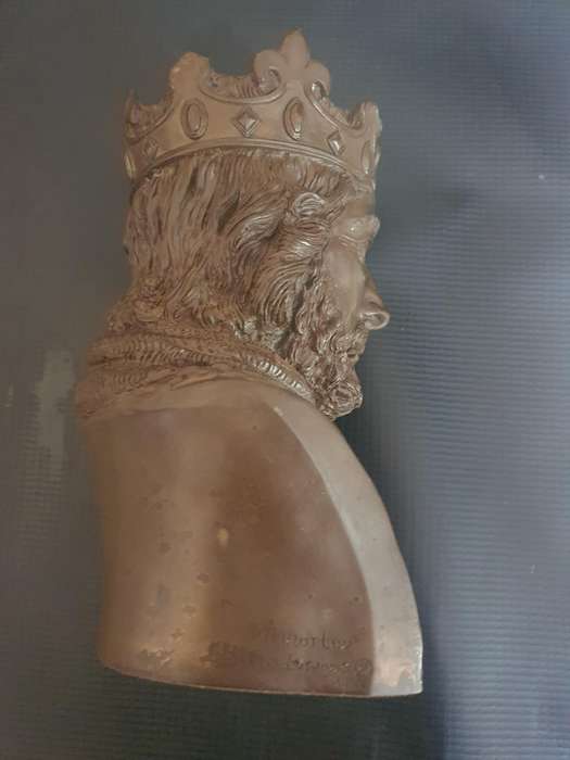 D H Morton. Richard The Lionheart, bronze bust, for Marcus Designs 1975, incised marks, 19.5cm high.