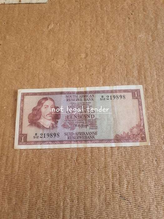 1975 TW de Jongh 3rd issue Eng/AFR One Rand Banknote. (B512)