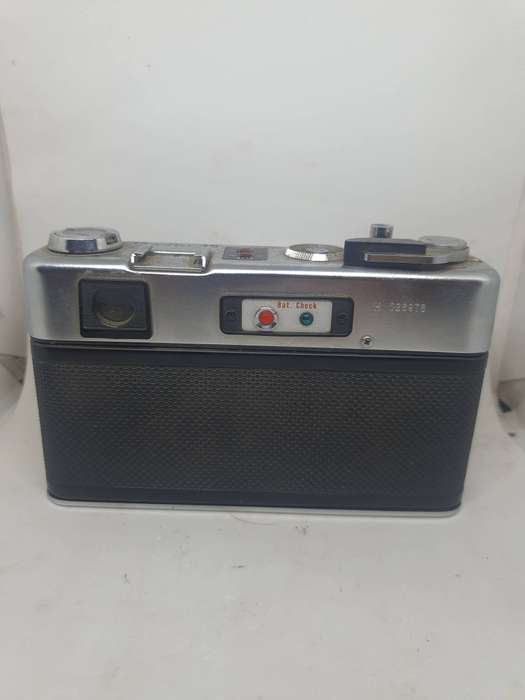 Yashica G Electro 35 Range Finder camera in original case. Works