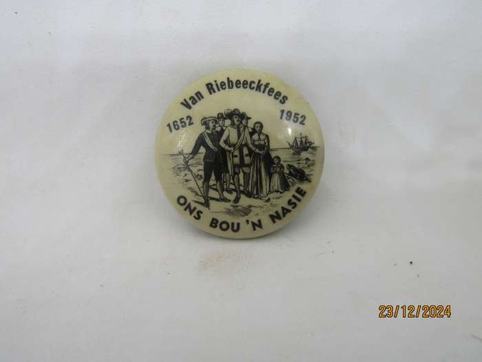 1652 to 1952 Van Riebeeck Fees Badge