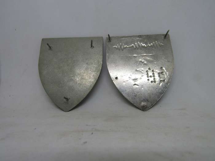 2  SADF 2 Signal Regiment Shoulder Flash Badge. Pin intact.