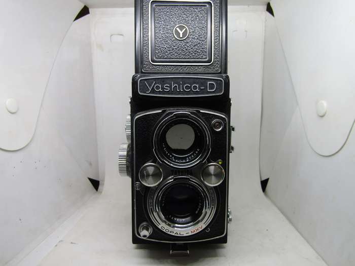 1958 Yashica - D Box Camera Untested. Very Clean Condition.