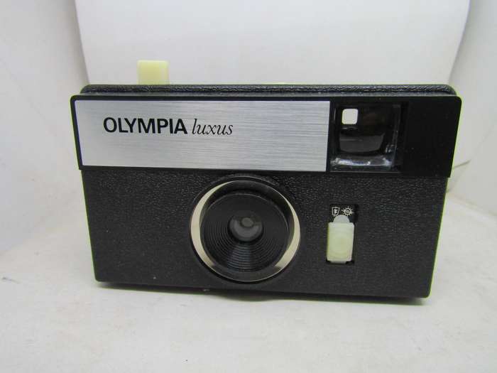 Olympia Luxus 126 Flashcube Camera in Original Box