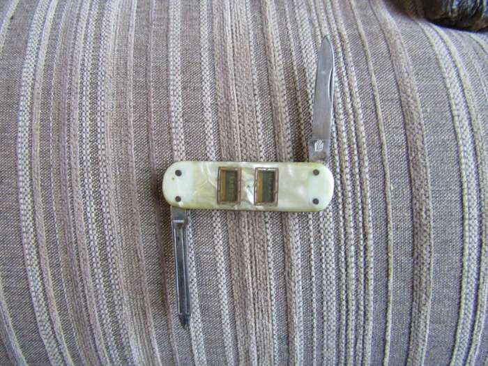 Vetsak Digital  Pocket Knive.  Blade 8 cm. Name display when opened