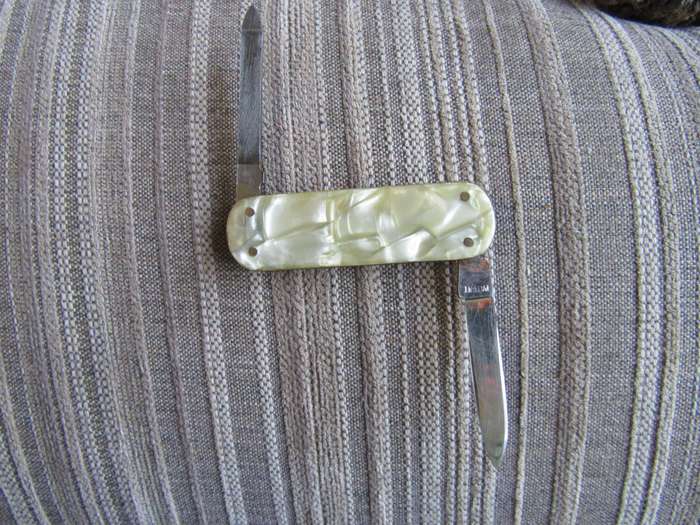 Vetsak Digital  Pocket Knive.  Blade 8 cm. Name display when opened
