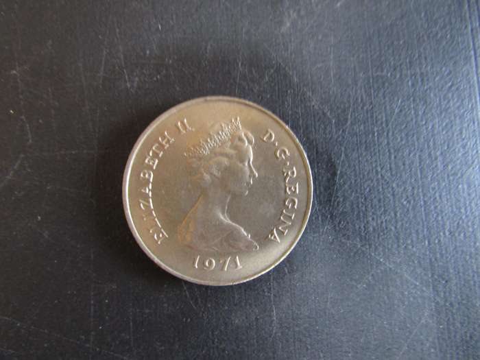 1971 Gibraltar 25 New Pence Crown size coin with Monkey