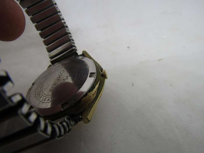 Seiko Automatic 610388 Movement Men's wrist watch. Works . But would like a service
