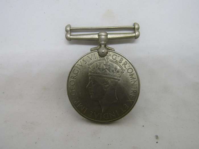 WW2 1939 to 1945 Medal to  GL Thompson