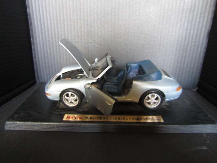 1994 Maisto Porsche 911 Carrera Cabriolet Scale 1:24