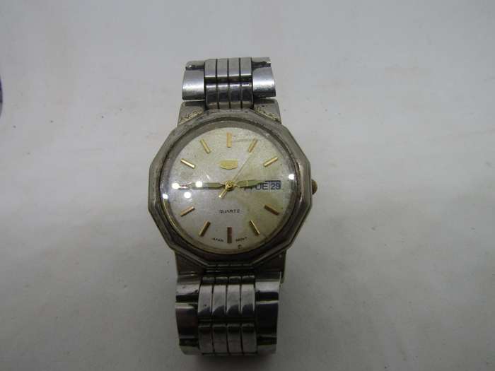 Seiko Men's Day Date Watch 3cm diameter. 100% Working condition with new battery.