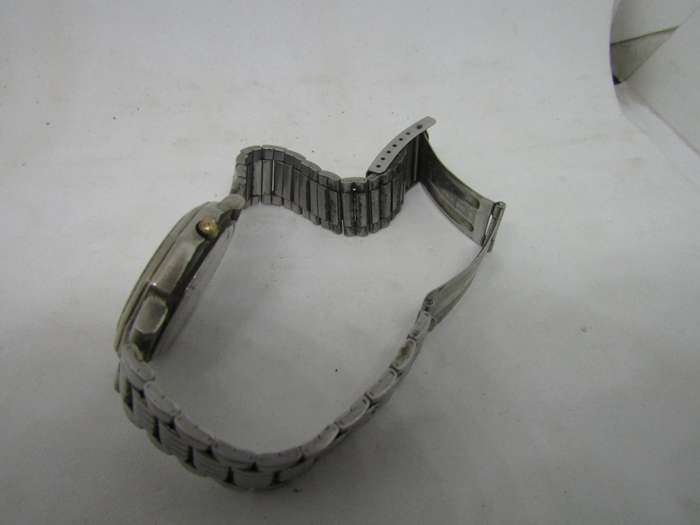 Seiko Men's Day Date Watch 3cm diameter. 100% Working condition with new battery.
