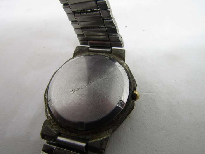 Seiko Men's Day Date Watch 3cm diameter. 100% Working condition with new battery.