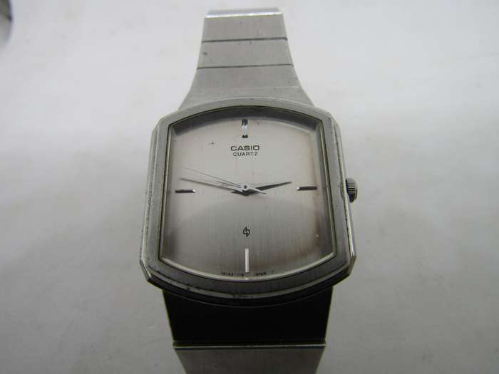1985 Casio Men's MQ- 3002 3cm diameter. 50% working and then stops