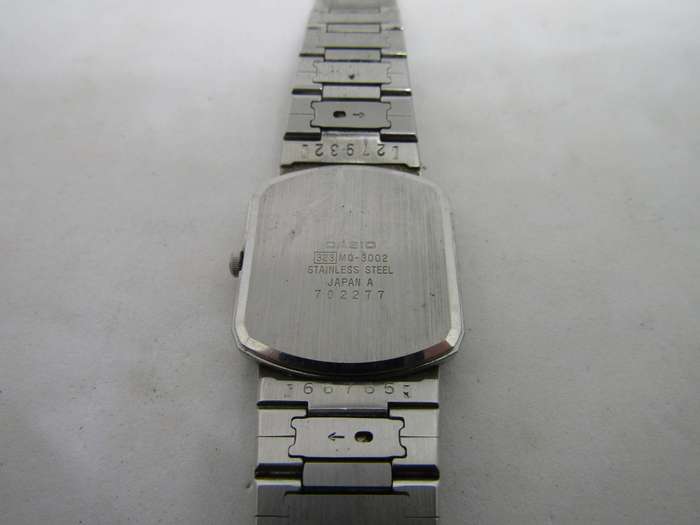 1985 Casio Men's MQ- 3002 3cm diameter. 50% working and then stops