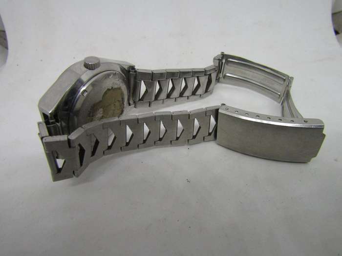 Natron  Men's Wrist watch. For Spares and restoration works but stops. Selotape on back