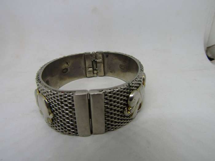 Elegant Elephant Magnetic clasp Bangle