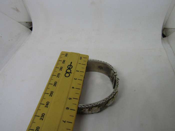 Elegant Elephant Magnetic clasp Bangle