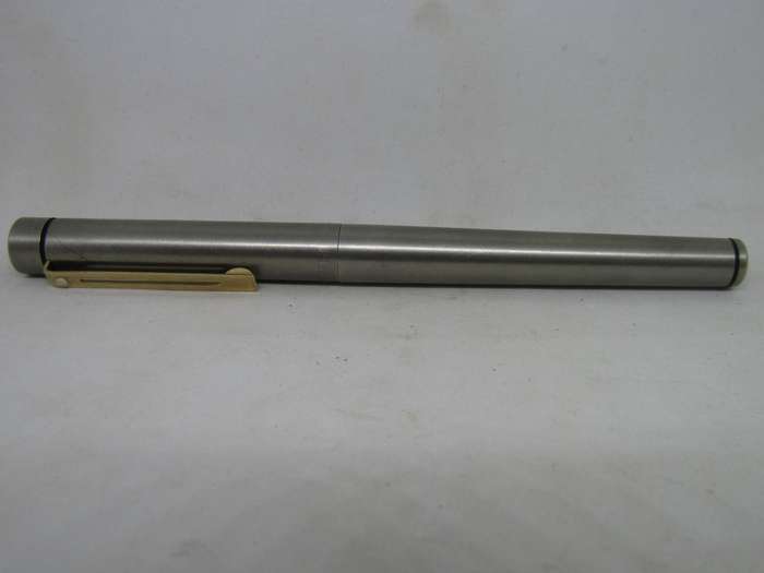 1970 Sheaffer 14K Gold Nib Medium Fountain Pen Brushed Silver