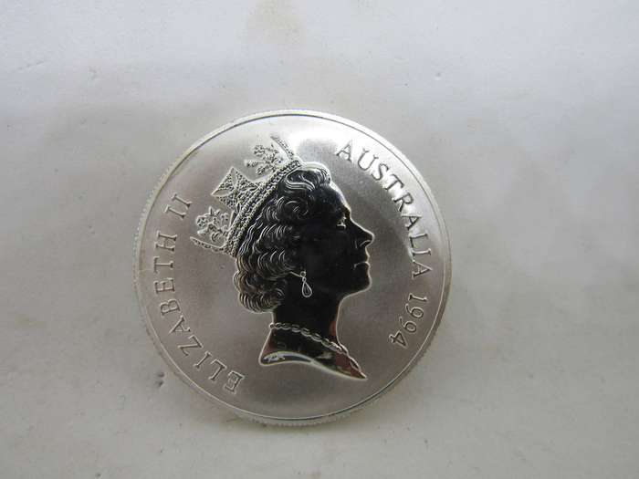 1994 Australia kookaburra Silver 1 onz. Nick left side.
