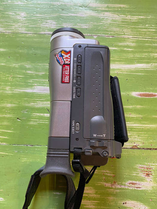 Samsung VP-L550 8MM Video Camera - with accessories - perfect working order