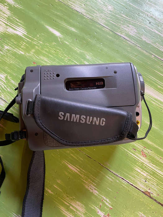 Samsung VP-L550 8MM Video Camera - with accessories - perfect working order